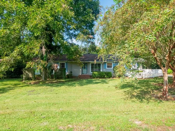 104 Taylor St, Nicholls, GA 31554