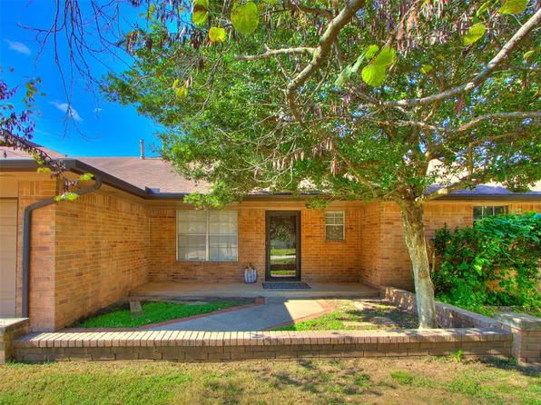1163 Robin Hood Ln, Norman, OK 73072