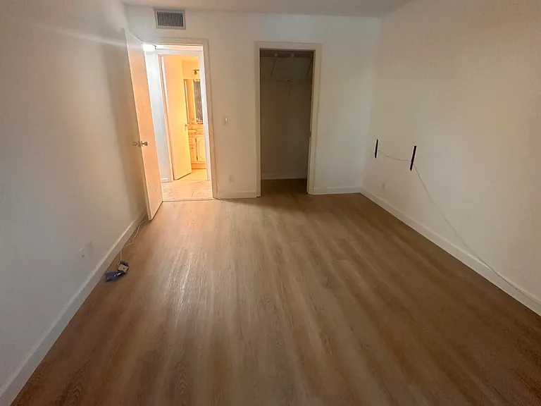 163 Somerset Cres #H — Photo 13