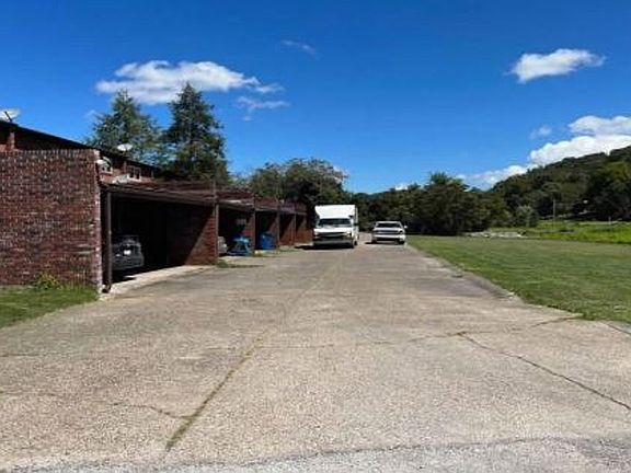 Exterior Neighborhood (street photo)