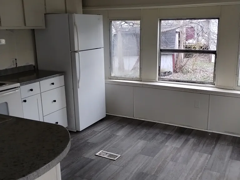 105 Gaylene Ave — Photo 2