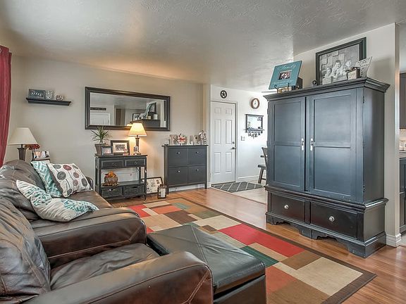 3rd image of 2514 W Hornburg Cir