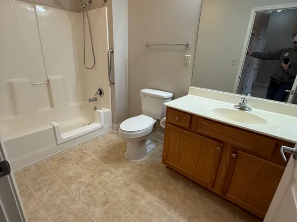 117 River St #103, Excelsior Springs, MO 64024