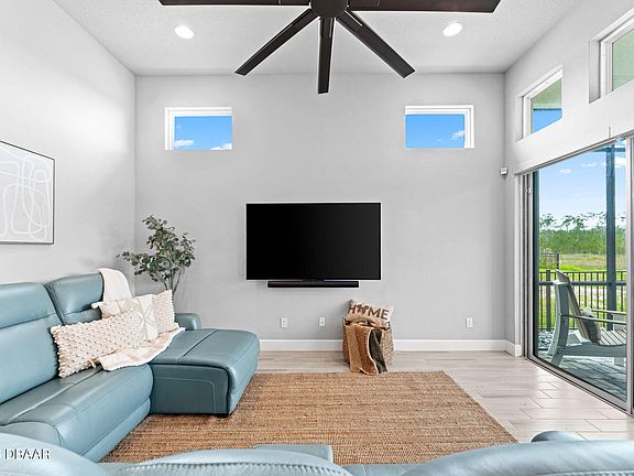 5th image of 257 Mosaic Blvd