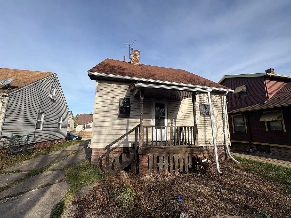 Building Photo - 11110 Vernon Ave