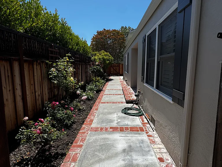 221 Colorado Ave — Photo 3