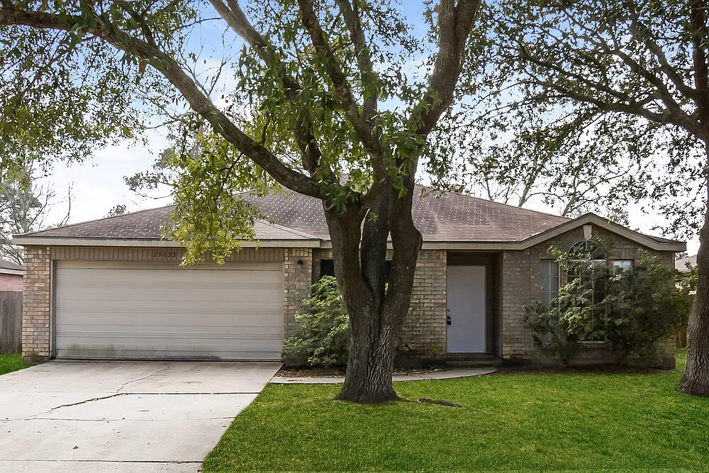 3 bed, 2.0 bath, 1437 sqft, $1,625 — Photo 1