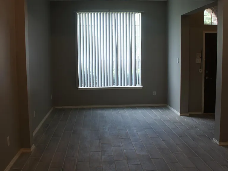 1839 Hillwood Dr — Photo 3
