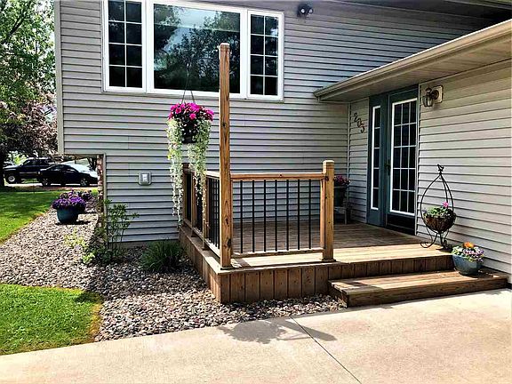 3rd image of 203 Sunrise Ct