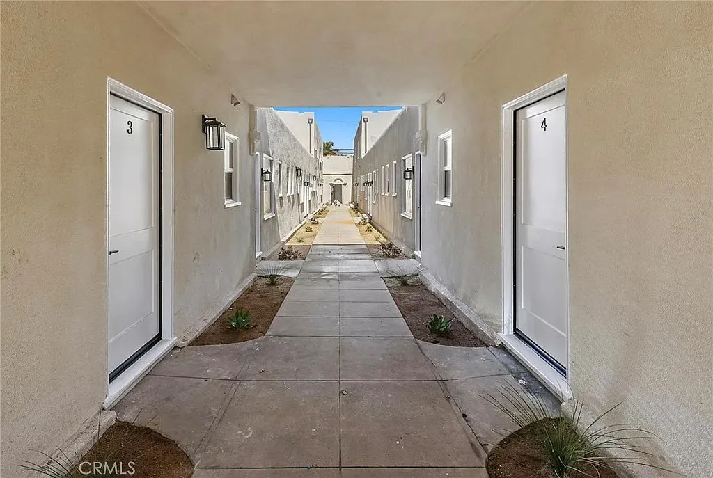 Studio, 486 sqft, $1,833 — Photo 3