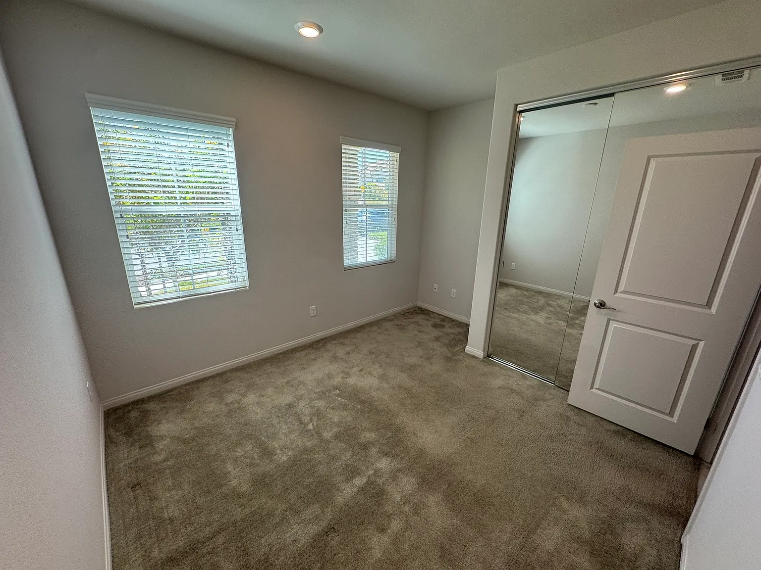 4 bed, 2852 sqft, $4,780 — Photo 3
