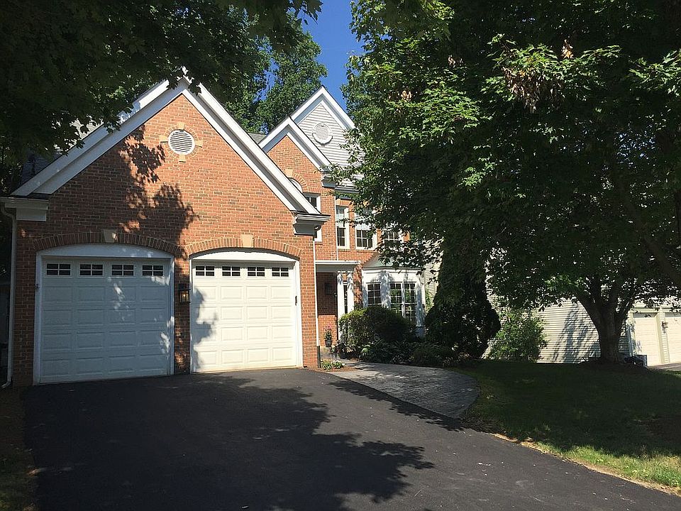 1st image of 2556 Holly Manor Dr