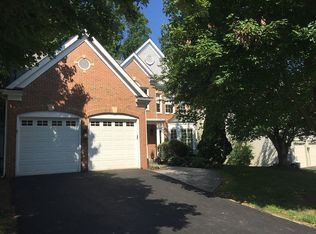 2556 Holly Manor Dr, Falls Church, VA 22043
