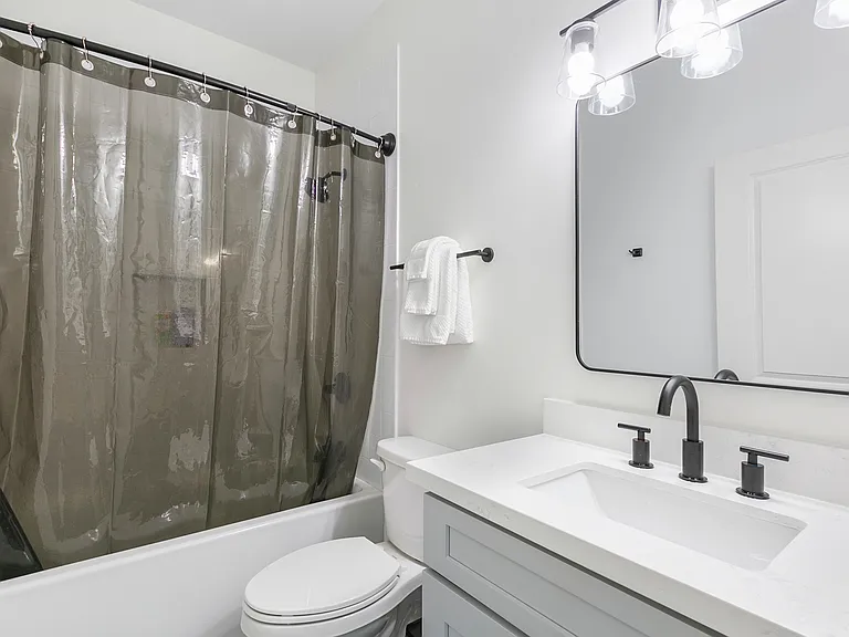 2538 Dumaine St #B — Photo 4