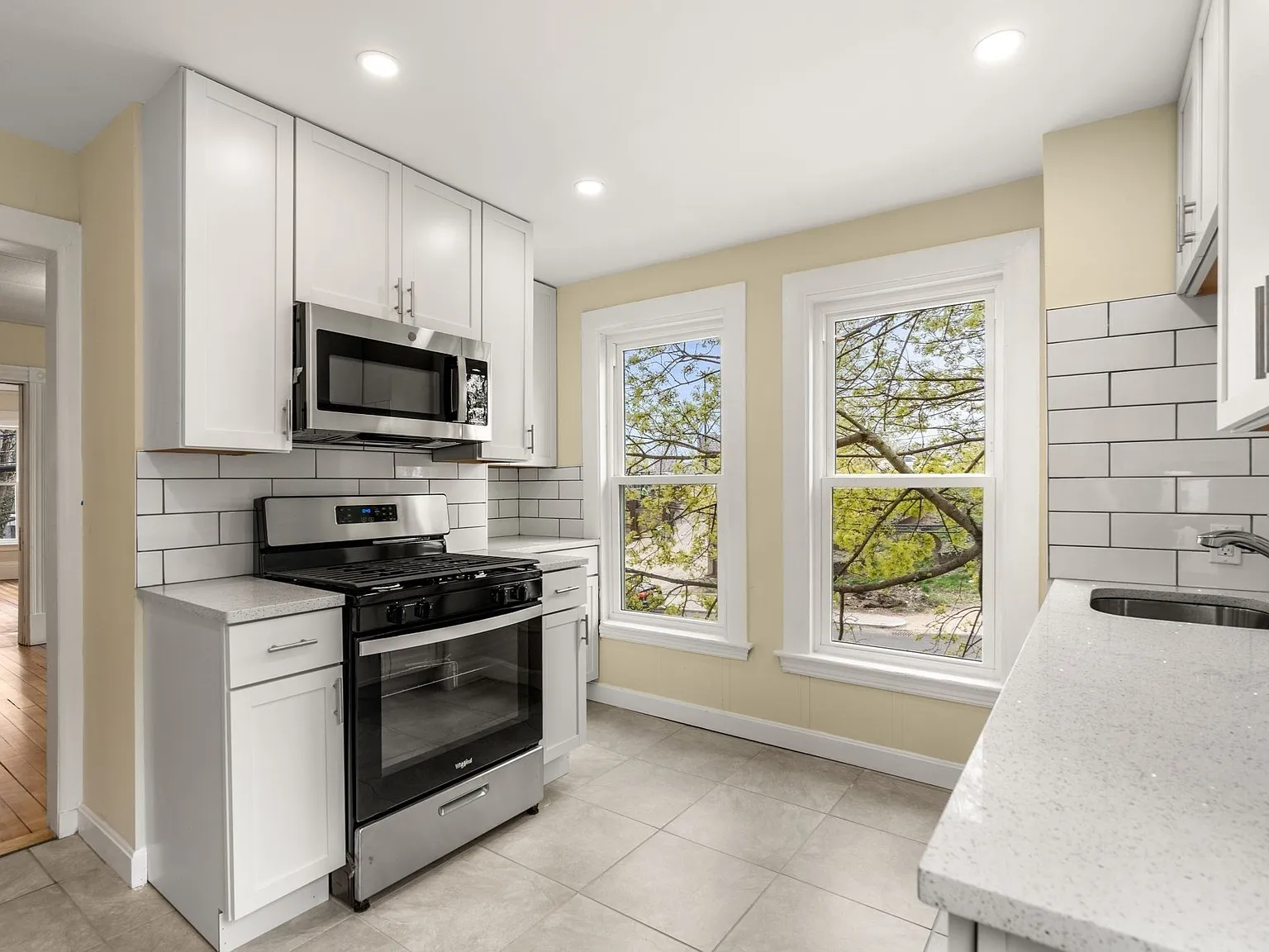6 bed, 2000 sqft, $5,295 — Photo 1