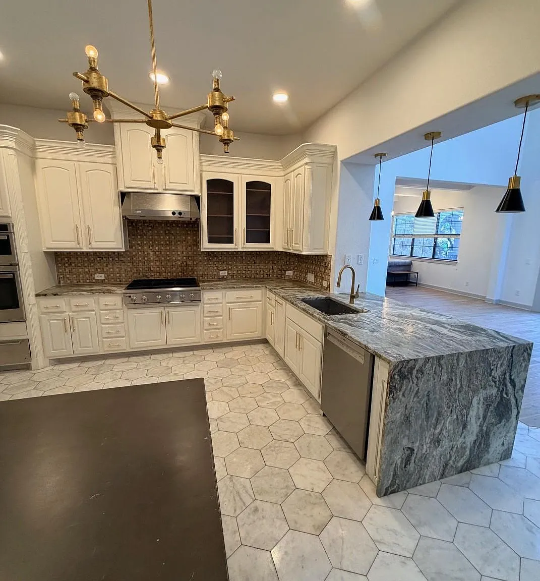 4 bed, 3.0 bath, 2877 sqft, $6,900 — Photo 4