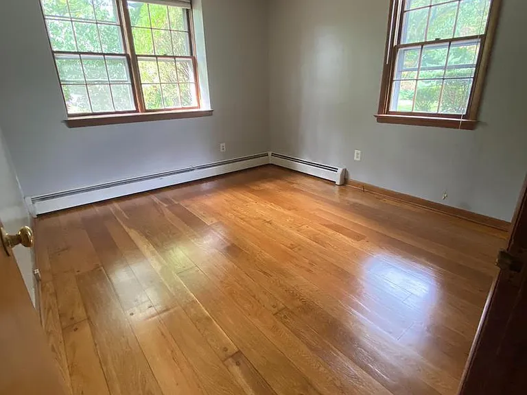 1002 Windsor Ave — Photo 3