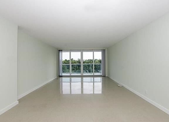 3rd image of 100 Bayview Dr APT 323