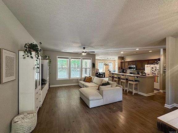 2nd image of 14 Andorra Ln
