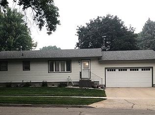 19 13th Ave NW, Watertown, SD 57201