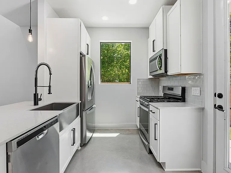 2935 Moss St #2 — Photo 3