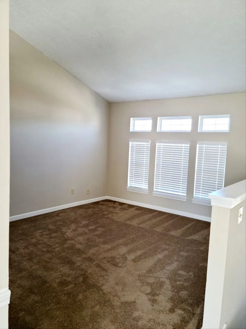 Spacious 4-Bed 2.5-Bath Home with 2-Car Garage! — Photo 3