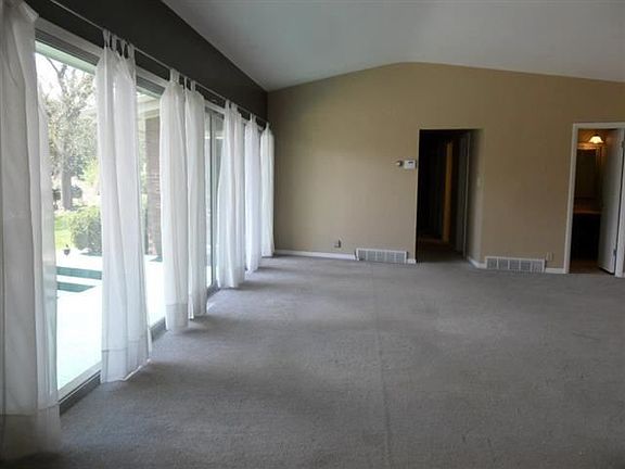 5th image of 23408 Greenleaf Blvd