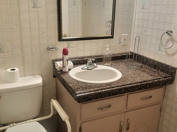 4th image of 2824 Cravens Ave