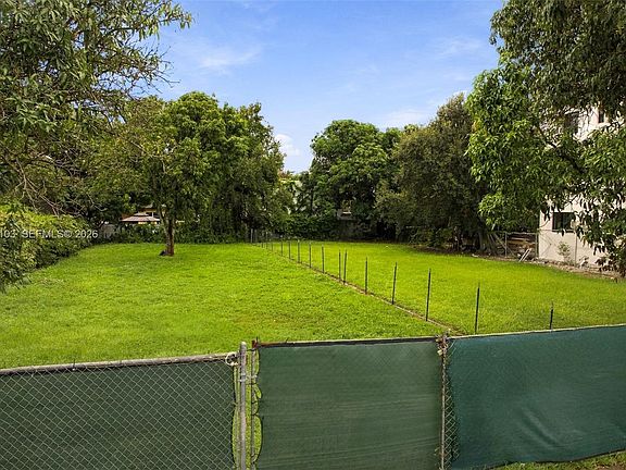4th image of 1001 SW 15th Ave