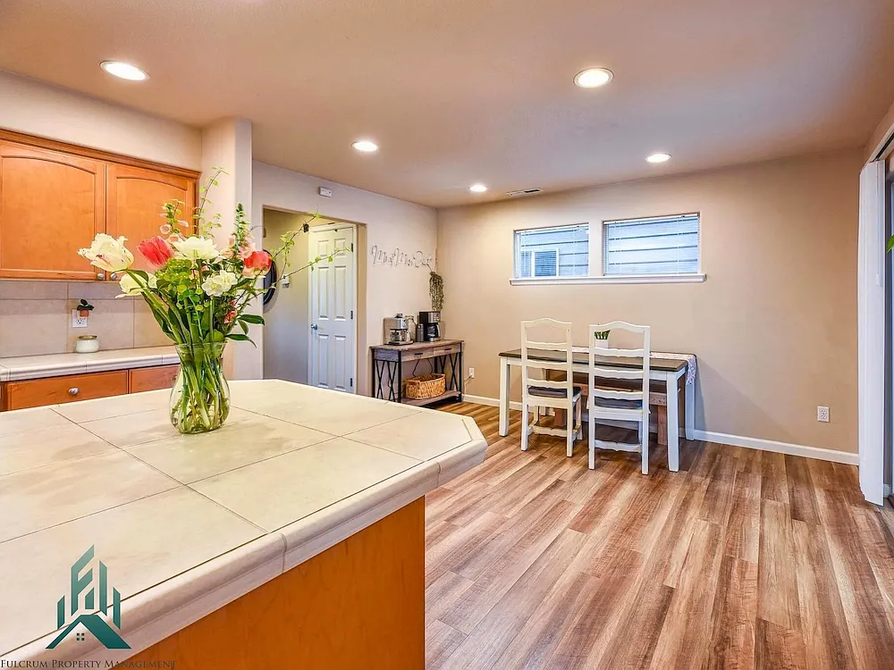 3 bed, 2.5 bath, 1438 sqft, $800 — Photo 4