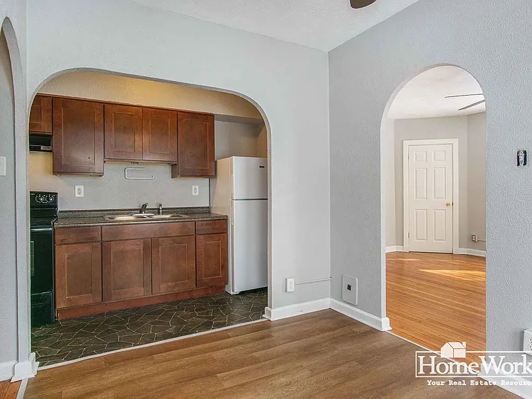 1 bed, 1.0 bath, 702 sqft, $899 — Photo 13