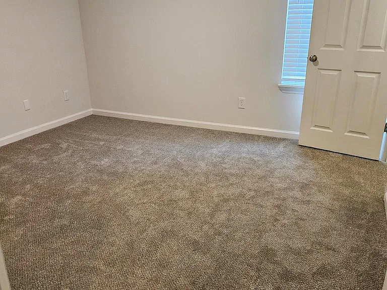 Redwood Park Apartments — Photo 24