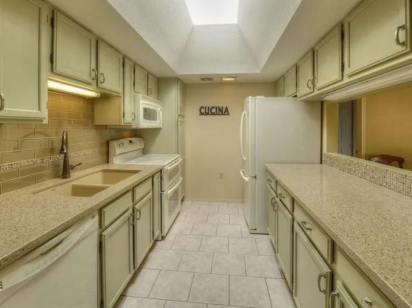 8738 N Little Oak Ln, Tucson, AZ 85704