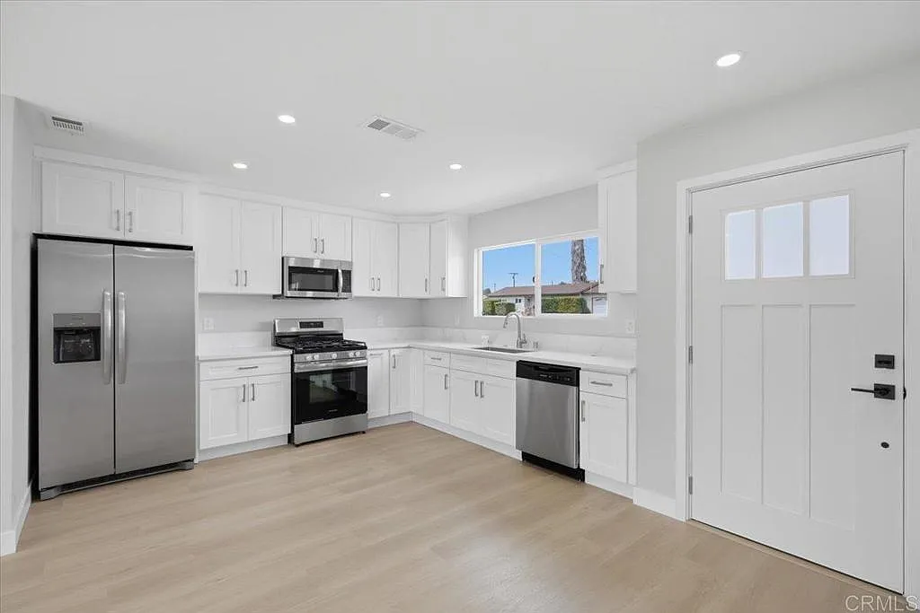 4 bed, 1384 sqft, $6,500 — Photo 4