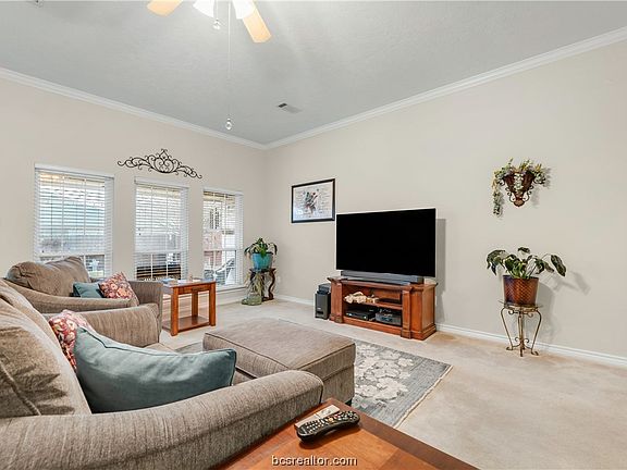 4th image of 1102 Chesapeake Ln