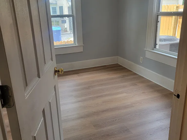 1420 Highland St N — Photo 21