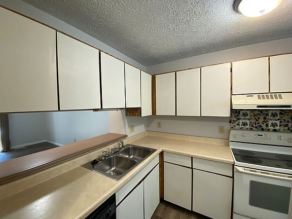 5th image of 2412 S Brittany Ln