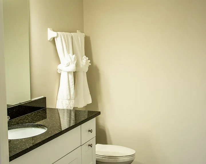Latham Apartments — Photo 102