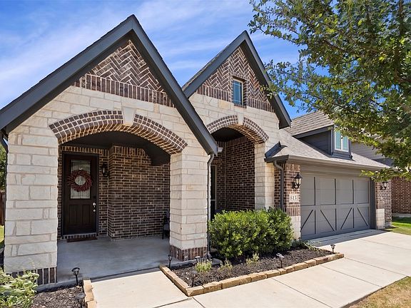 2nd image of 813 Lake Cove Dr