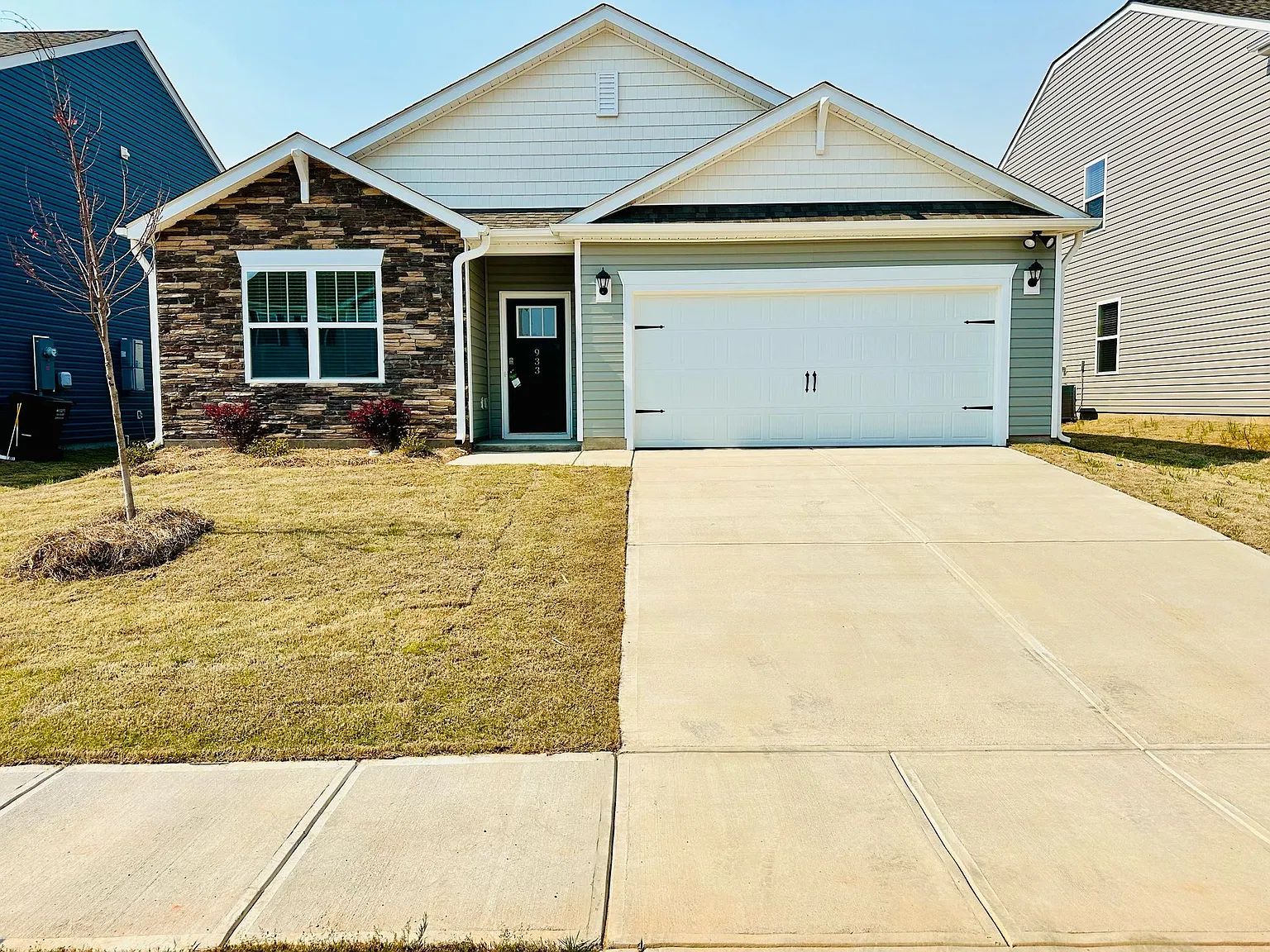 4 bed, 2.5 bath, 1700 sqft, $1,900 — Photo 1