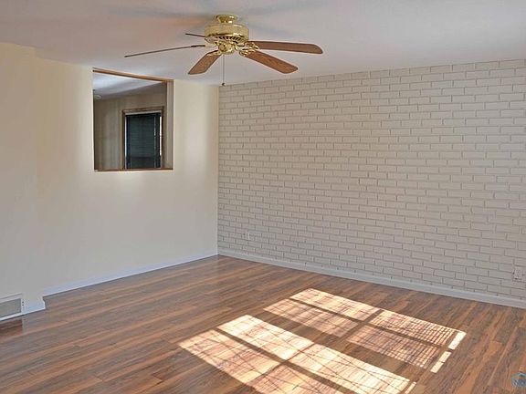 4th image of 2270 Wickford Ln