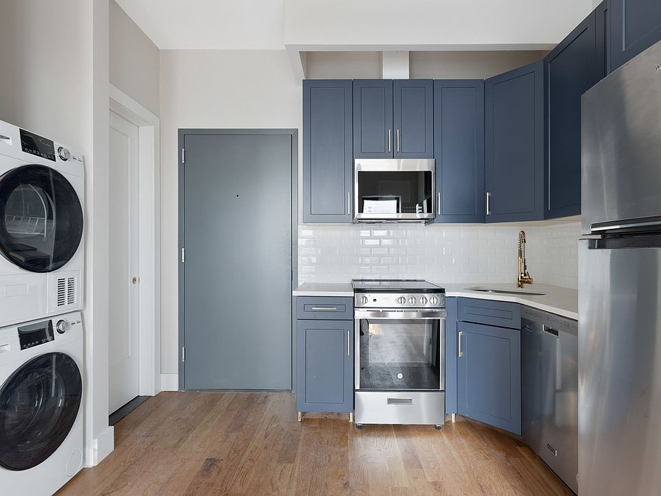 2nd image of 132 6th Ave #2R