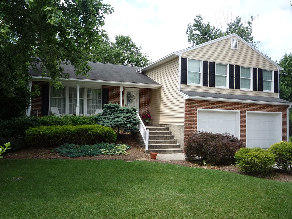 Located on quiet culdesac!