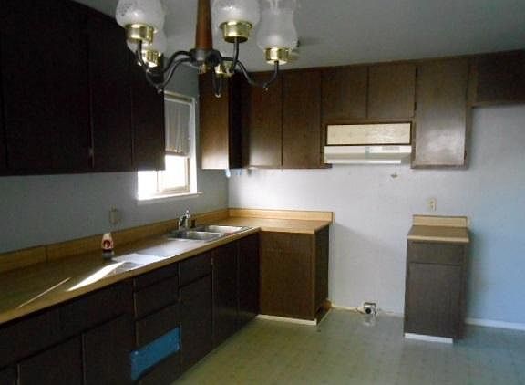 5th image of 513 Lawrence Ln