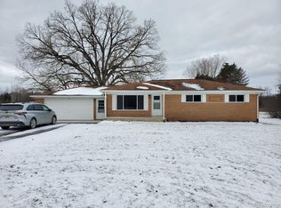 851 N Baldwin Rd, Oxford, MI 48371