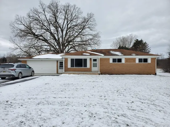 851 N Baldwin Rd, Oxford, MI 48371