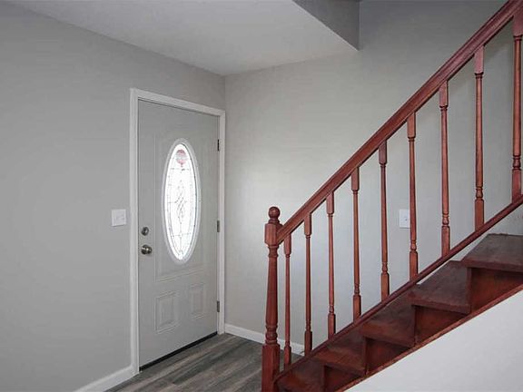 5th image of 3341 Village Ln