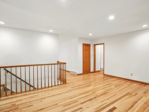 3rd image of 1921 Brookside Dr