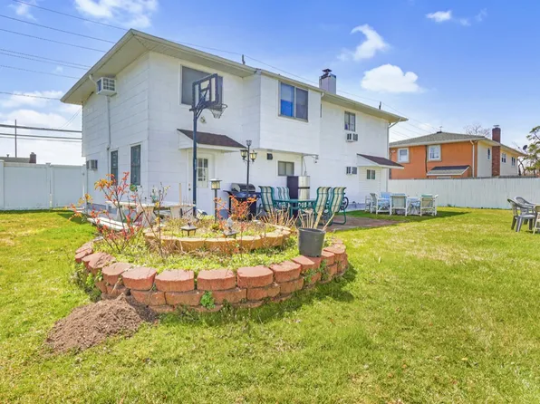 (undisclosed Address), Islip, NY 11751