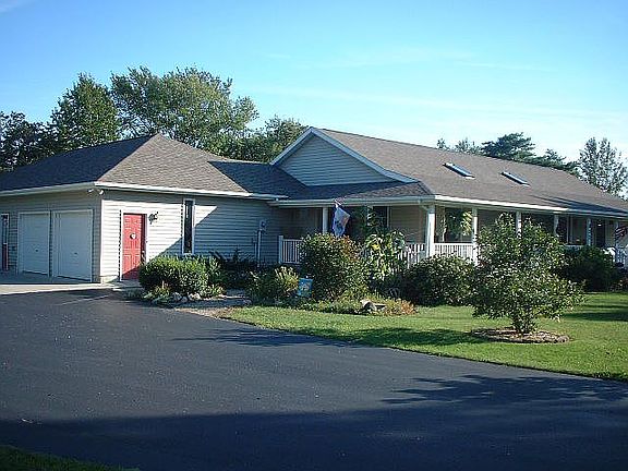 3rd image of 811 E Park Dr
